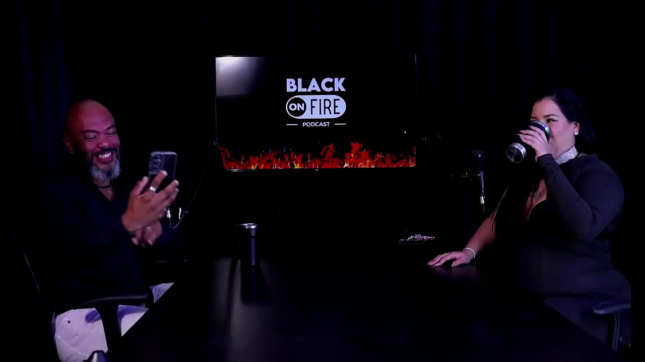 Safada faz stripper, most os peitos depois de falar que quer sentar no pau do Pitoco, nunca fez DP, e aprendeu a dar o cu com a Ky Sex - Pri Melancia (WATCH ON: SHEER/RED)