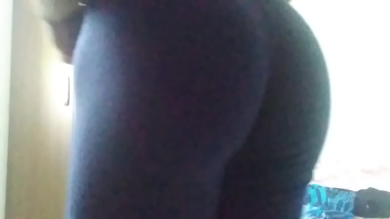 Trans mostrando a bundinha