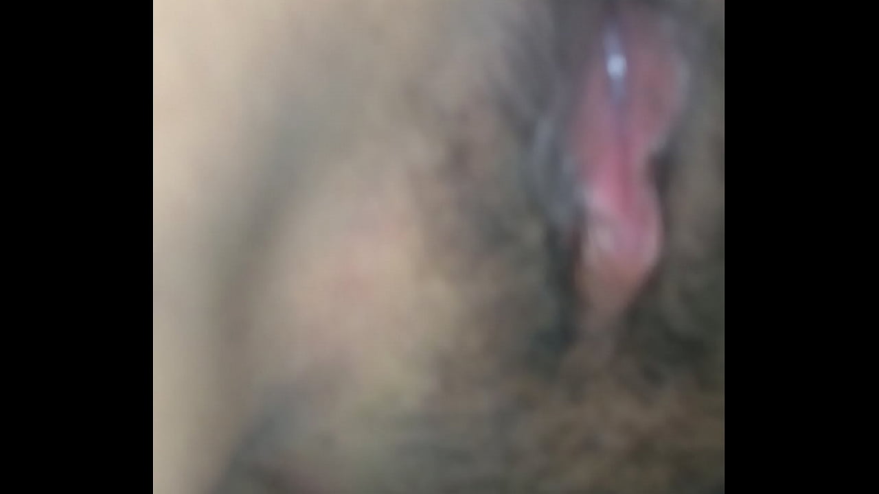 Nojenta mostrando o bucet&atilde;o