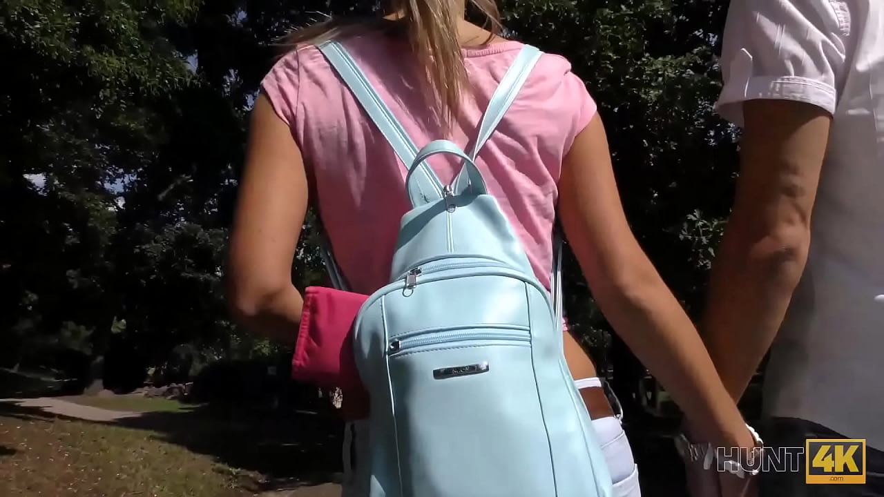 HUNT4K. Hunter paie beaucoup d'argent pour avoir la chance de baiser une blonde pr&egrave;s de son petit ami