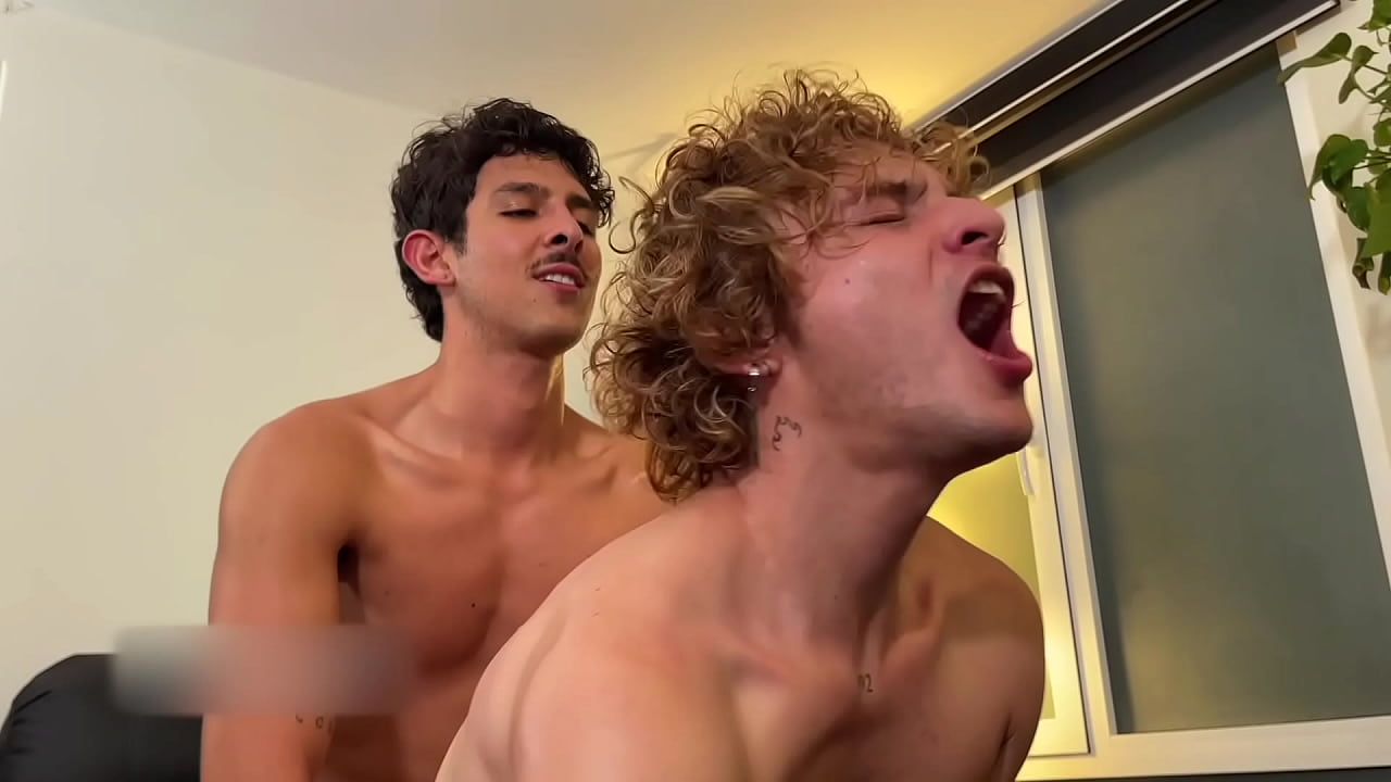 Tight Costa Rican ass gets penetrated by a big Mexican cock (Trailer)