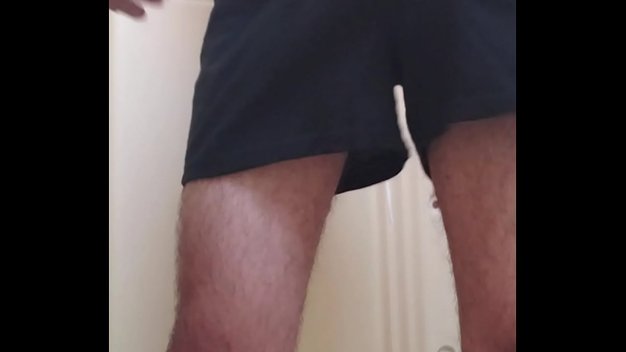 Guri de Sorocaba todo excitado tomando um banho e brincando com o pint&atilde;o