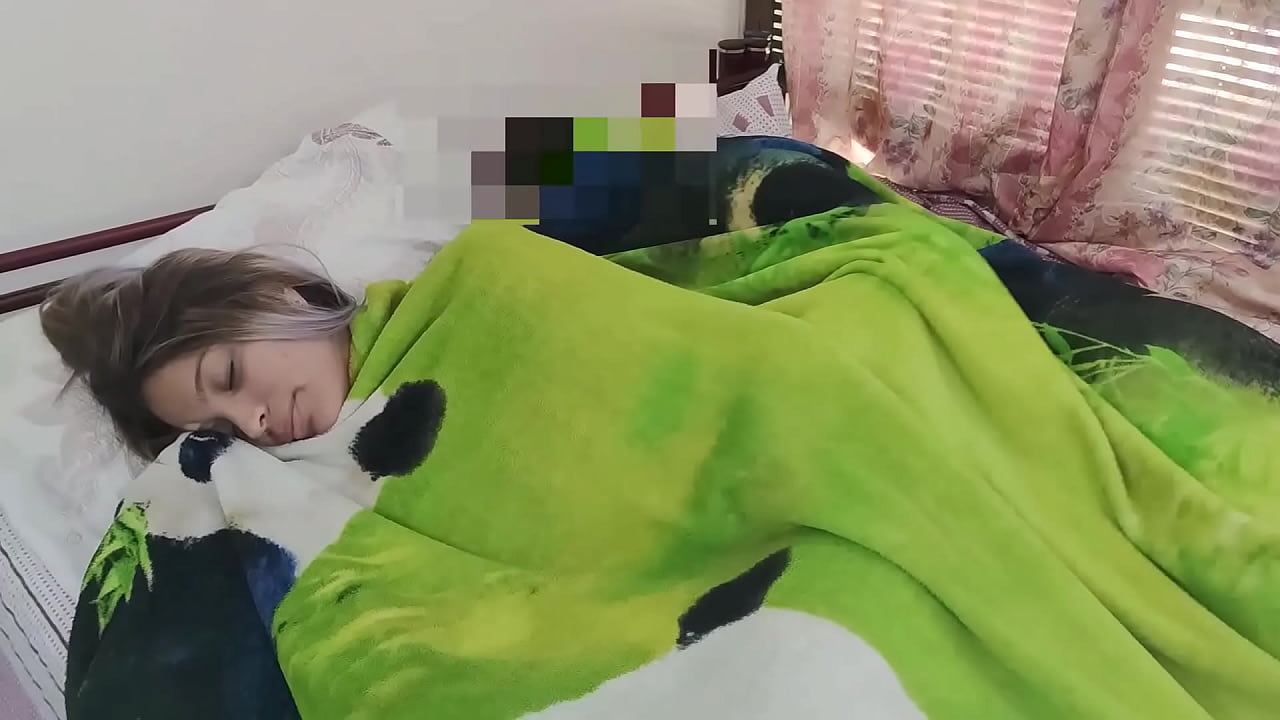 Llegando De Viaje En La Habitaci&oacute;n De La Hijastra De Mi Hermanastro LA Follo Duro