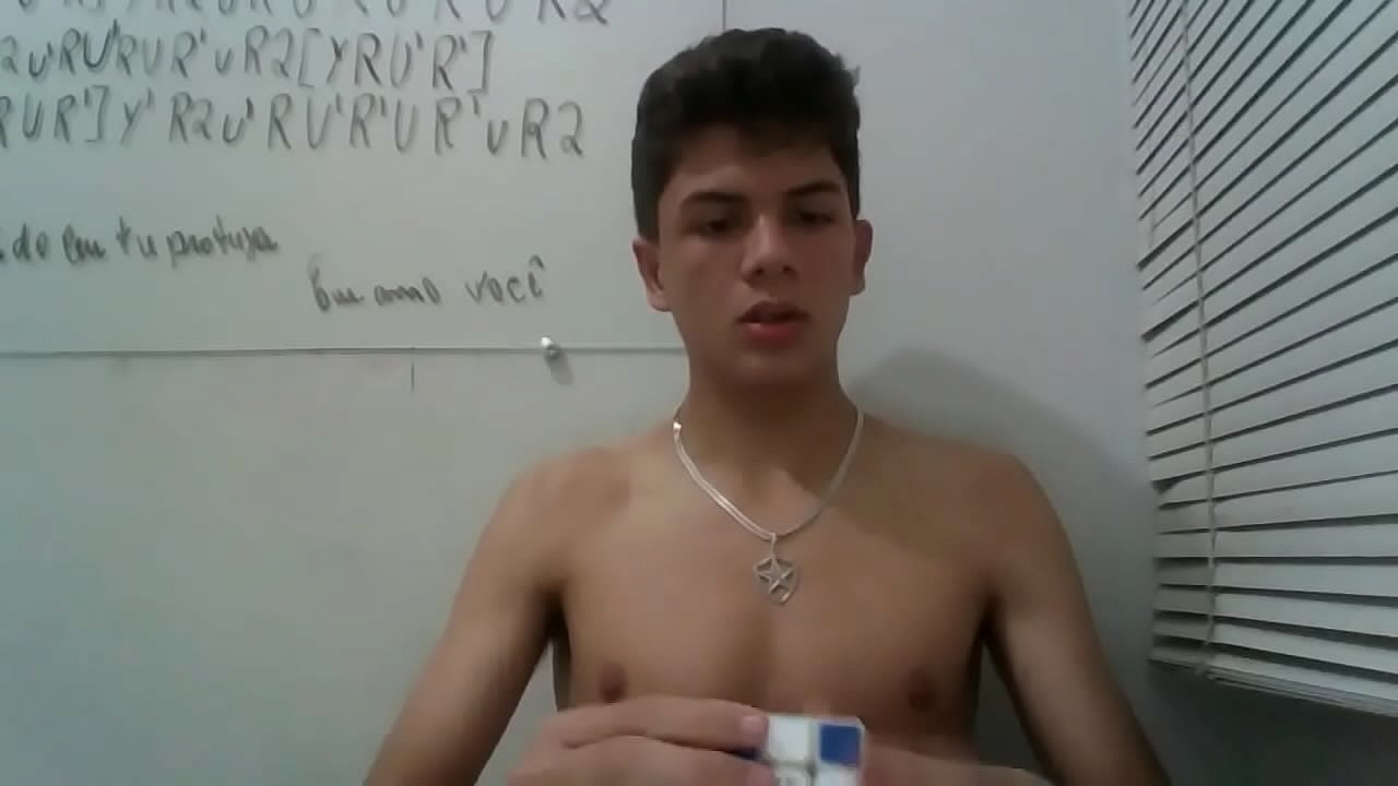 Novinho de mefin mandando ver no cubo m&aacute;gico