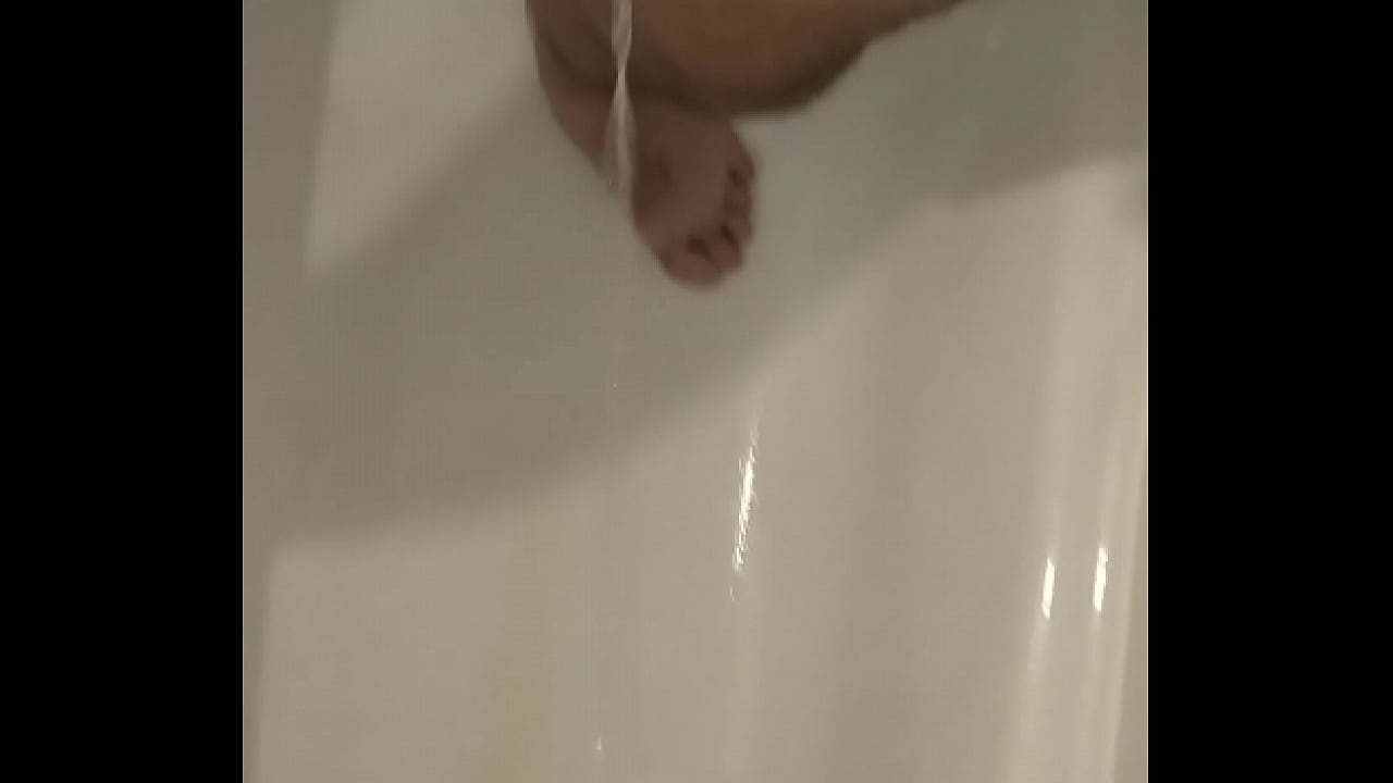 pipi orinando pepee on the shower in the morning watersport