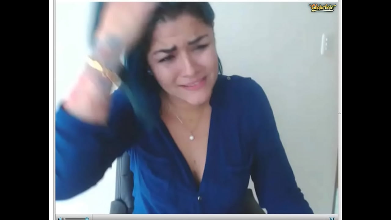 Colombiana dividi&eacute;ndote en su trabajo