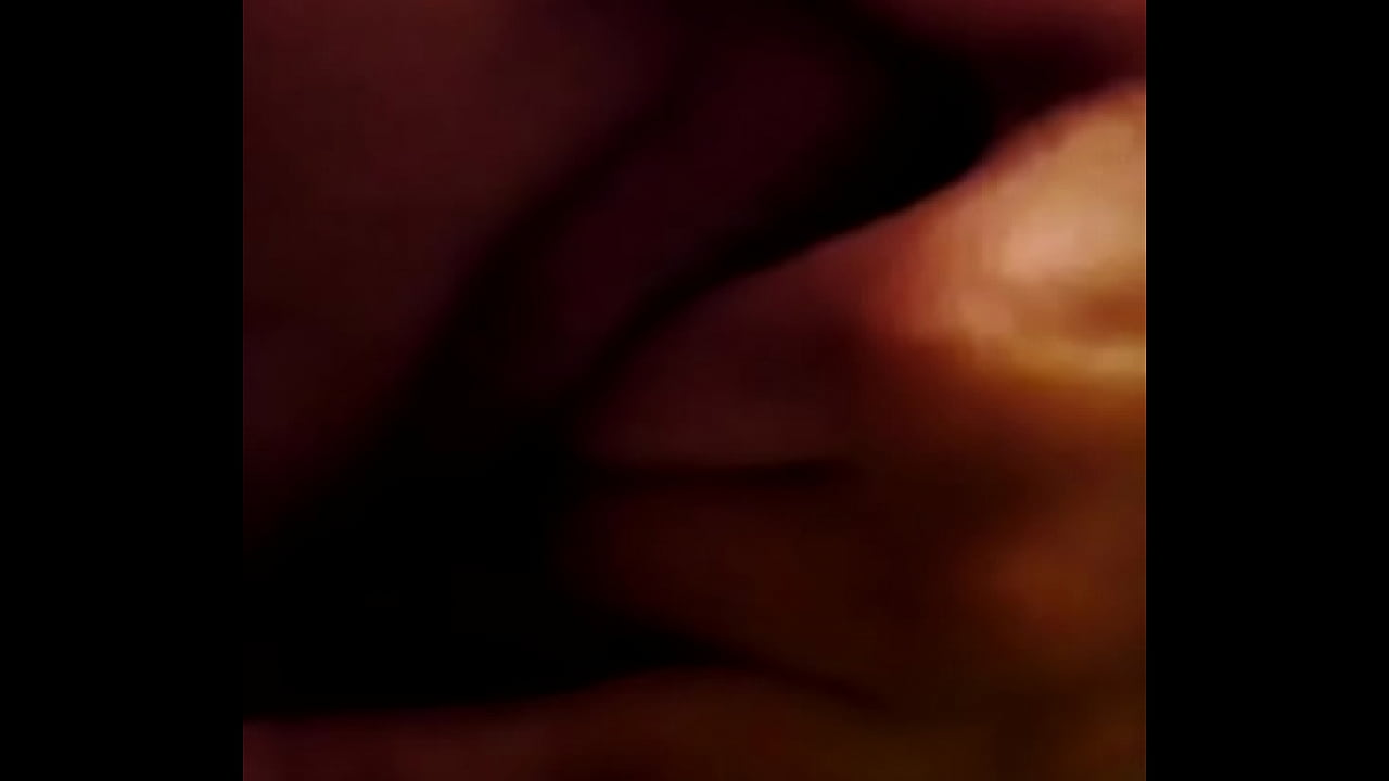 Le manda video a su novio masturbandose