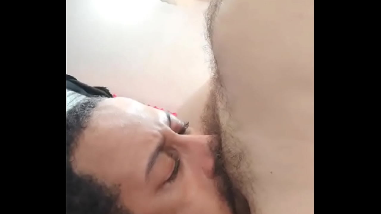 Ah n&atilde;o, esse aqui foi o brabo ? Enfiou a piroca e as bolas na minha boca