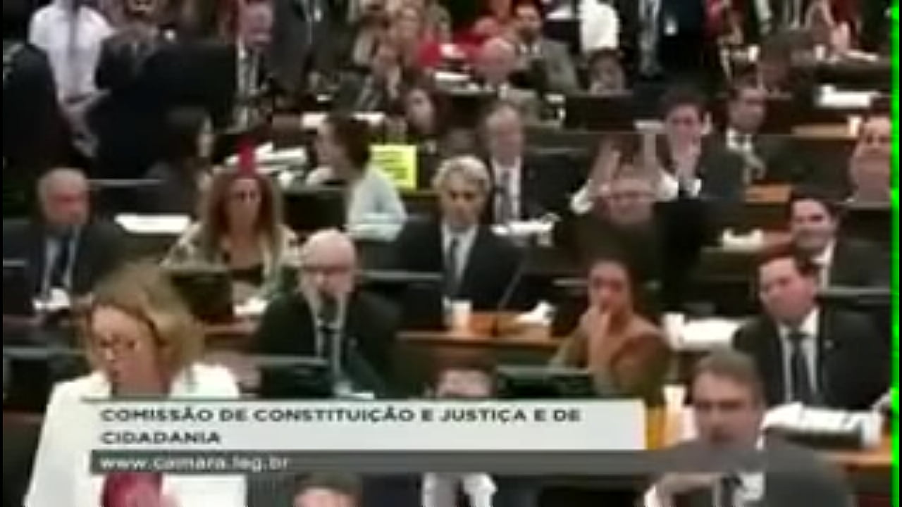 Esquerda lava na cola na CCJ