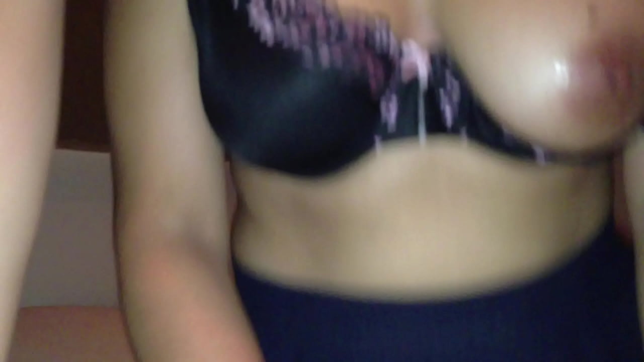 Chupando sus boobs mientras cogemos