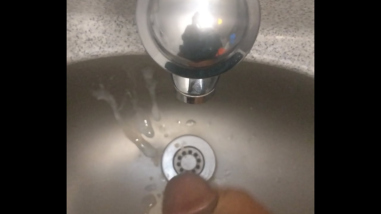 Horny Guy MASTURBATING