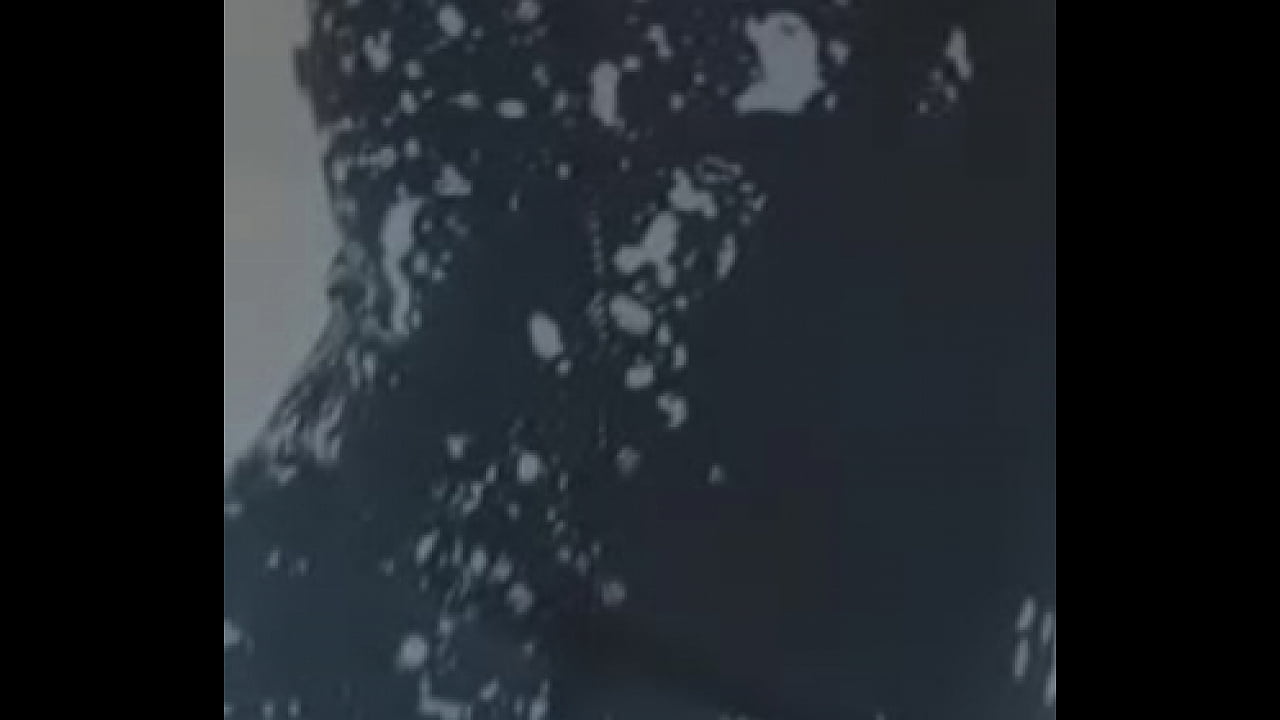 Entro al ba&ntilde;o a mirar a mi esposa cuando se ba&ntilde;a