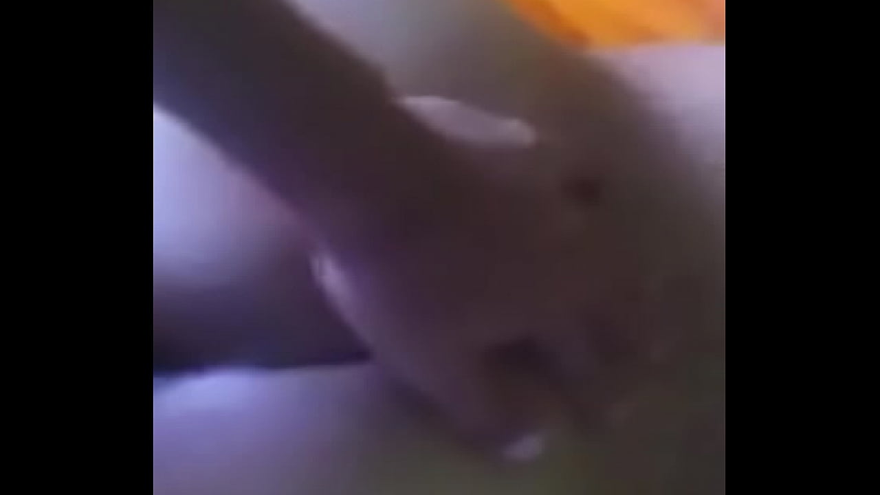 Follando con la prima cuando sus padres no est&aacute;n