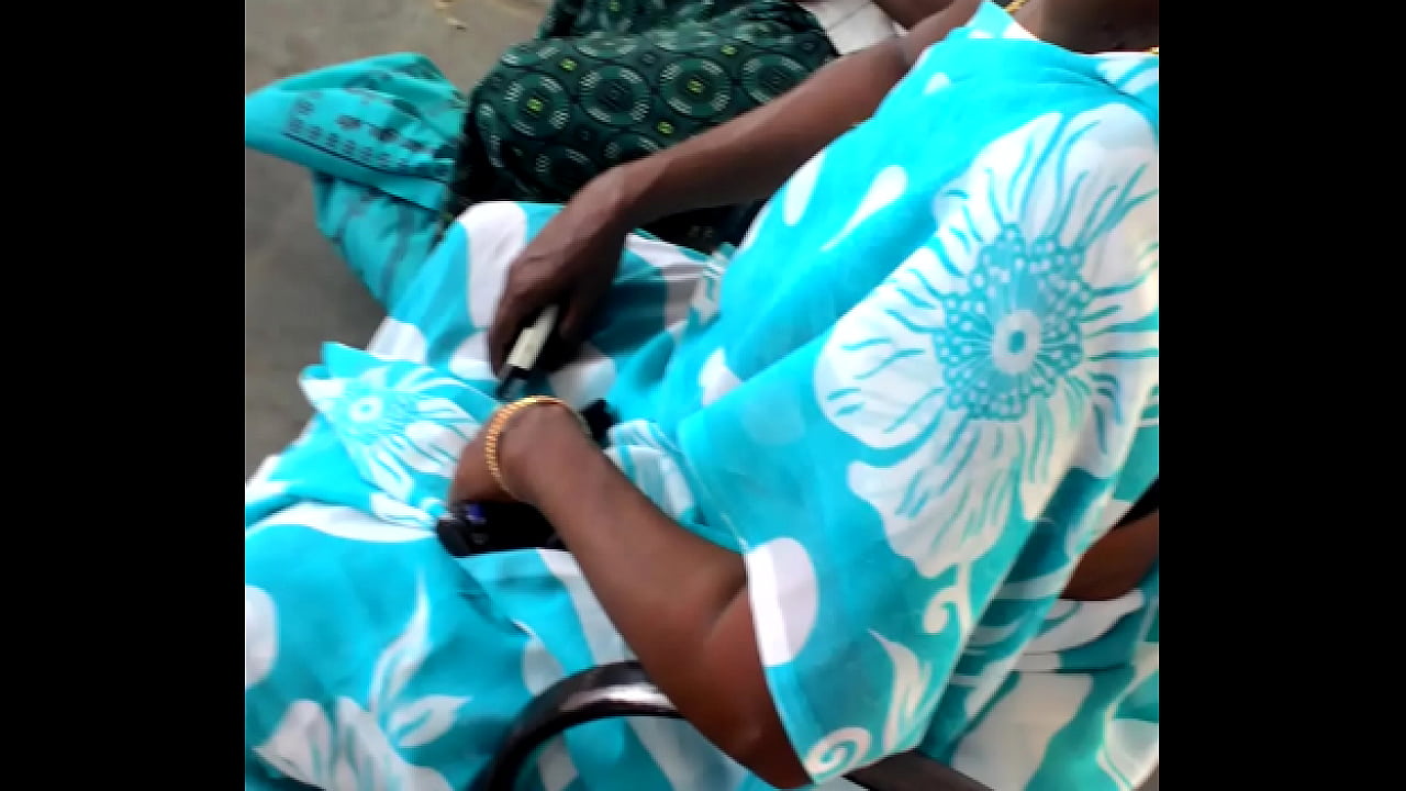 Tamil Slut waiting for customer