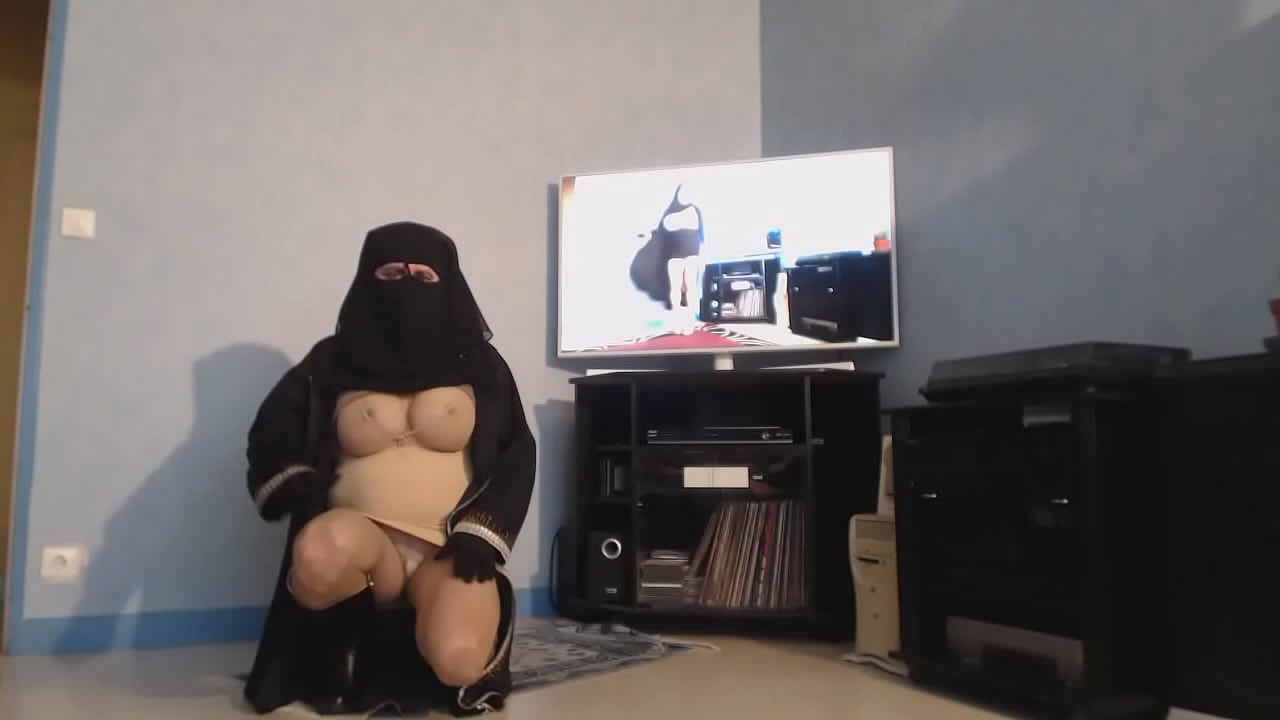 vue sous la jupe d une musulmane voil&eacute;e