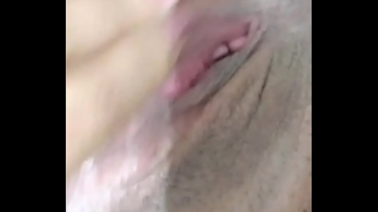 Meu marido viajou e pediu pra ver minha buceta pelo zap