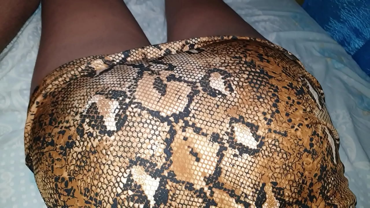 Hoy domingo mi prima llega b. y con vestido