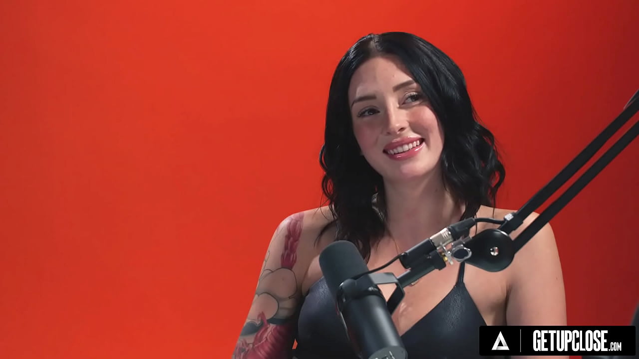 Gorgeous Dark-Haired Babe Masturbates