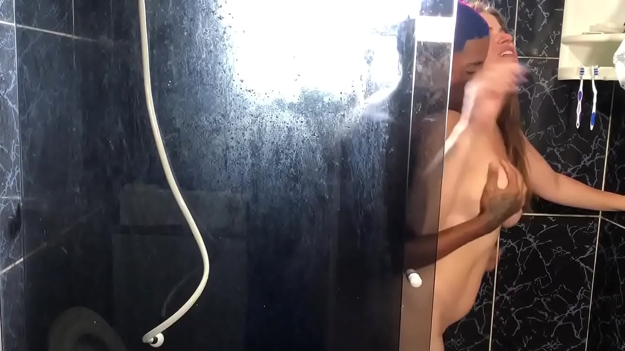 Sobre o C&aacute;tia pela primeira vez no banheiro