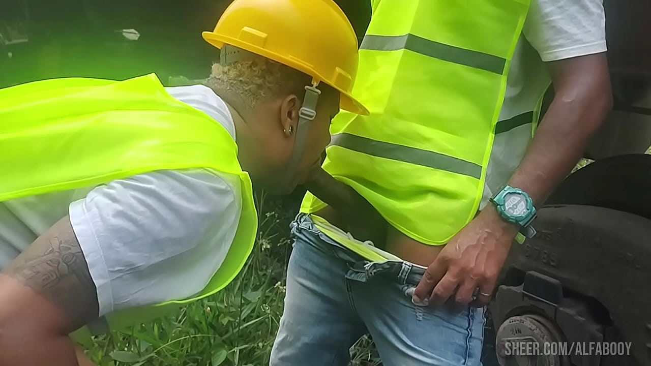 OS OPER&Aacute;RIOS PEGARAM PESADO NA HORA DO ALMO&Ccedil;O FUDERAM O COLEGA PASSIVO E DERAM MUITO LEITE DE SOBREMESA Part I