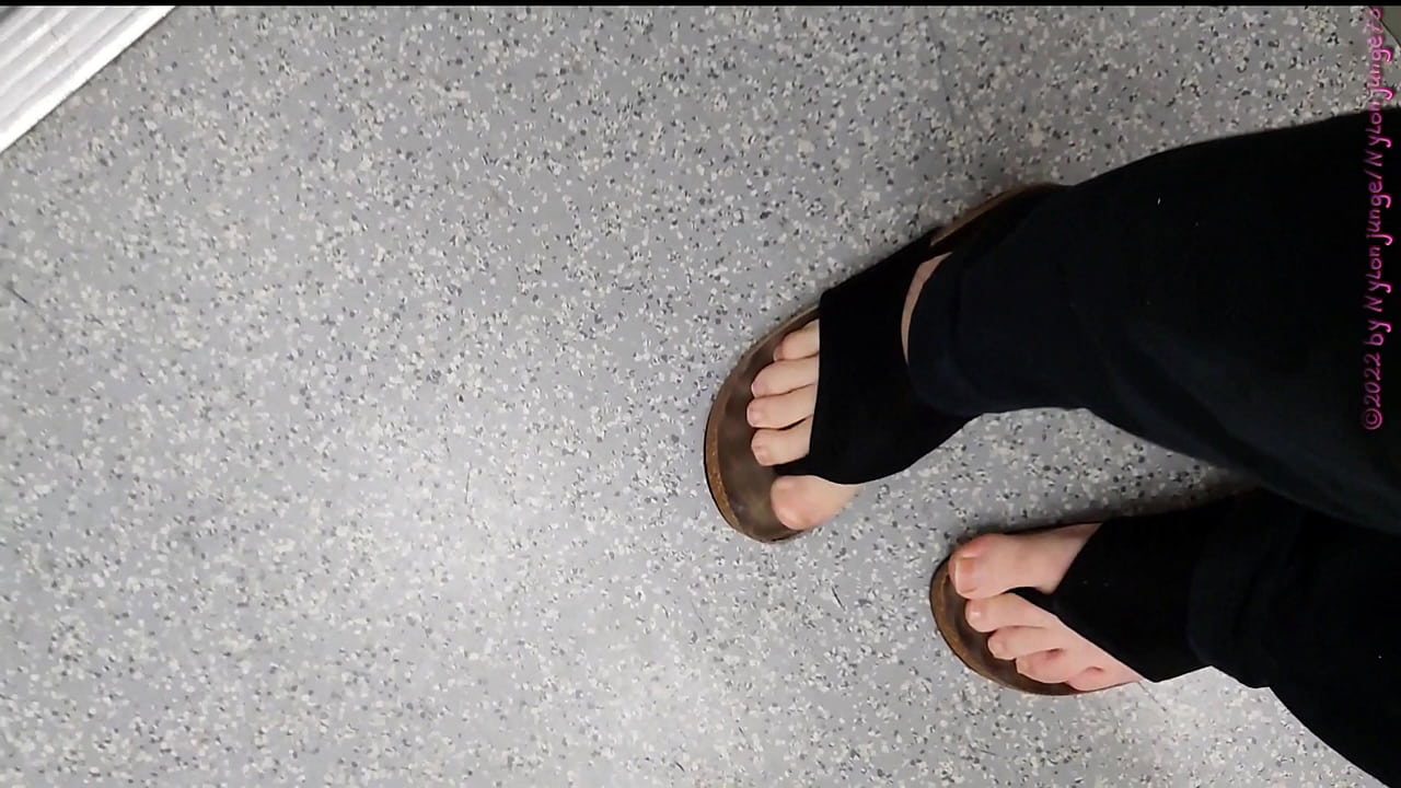 Barfu&szlig; zum M&uuml;llplatz