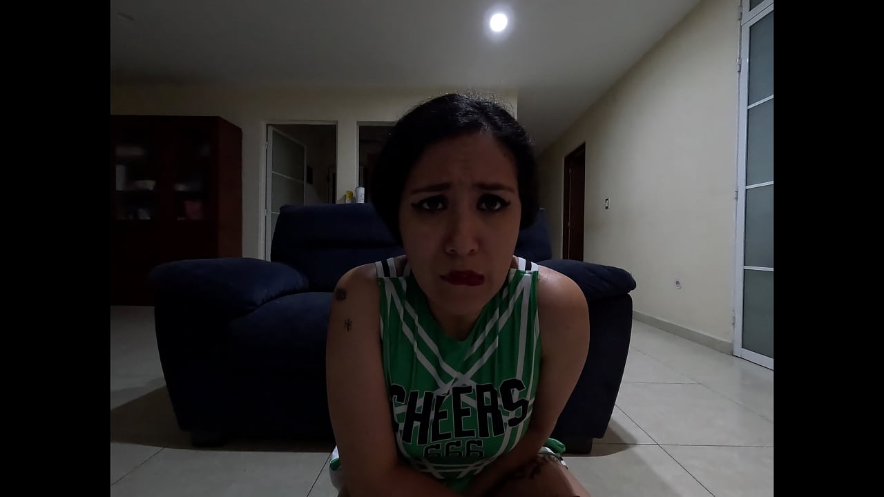 Chica mexicana se pone demasiado cachonda y se masturba antes del gran juego