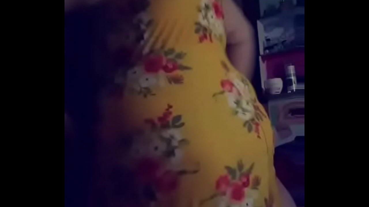 Latina teen shaking her big ass