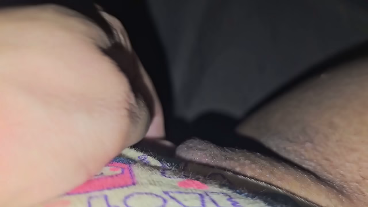 Toquei meu clit&oacute;ris gigante na madrugada