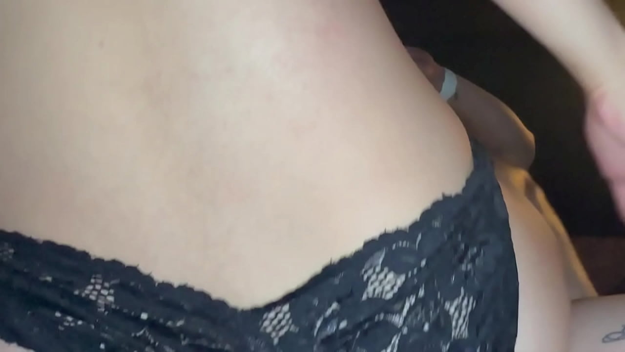 Mi mujer montando verga, se mete el dedo en el culo, dp, latina culona, real sex mexicano.