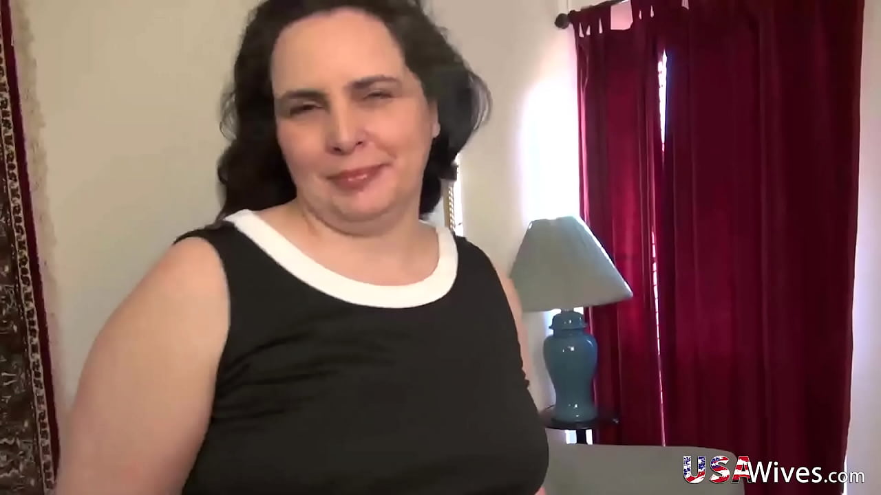 USAWIVES Charlie shows off his big body