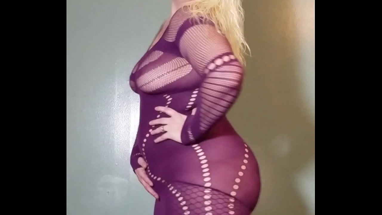 Mistressnichole35 is a sexy milf wife who loves video chatting and talking naughty and exchanging pics and videos.