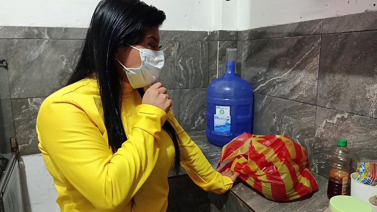 Homemade sex: Humble salesman fucks hot woman hard in his room