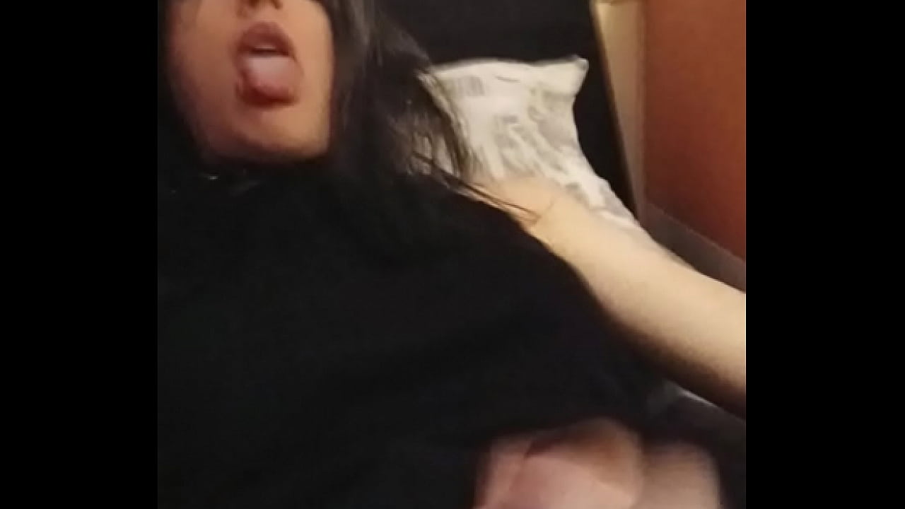 Je me branle et mange mon sperme