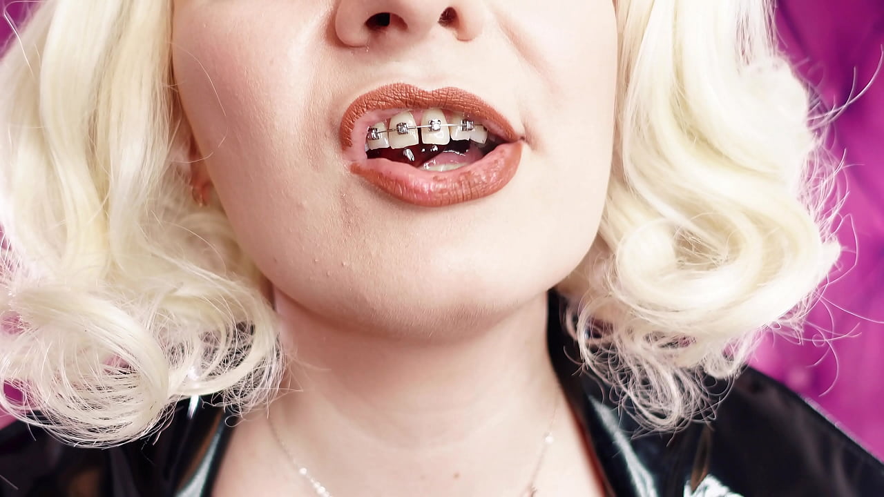 free video - ASMR eating candies and jelly teddy bears