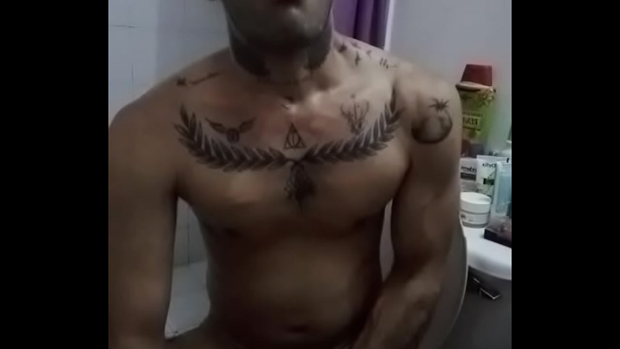 Una video llamada se puso caliente y no quedo m&aacute;s que botar leche