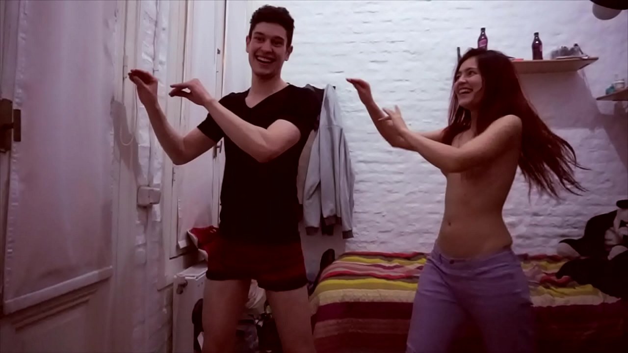 Bailando el pollito P&Iacute;O y un regalo extra