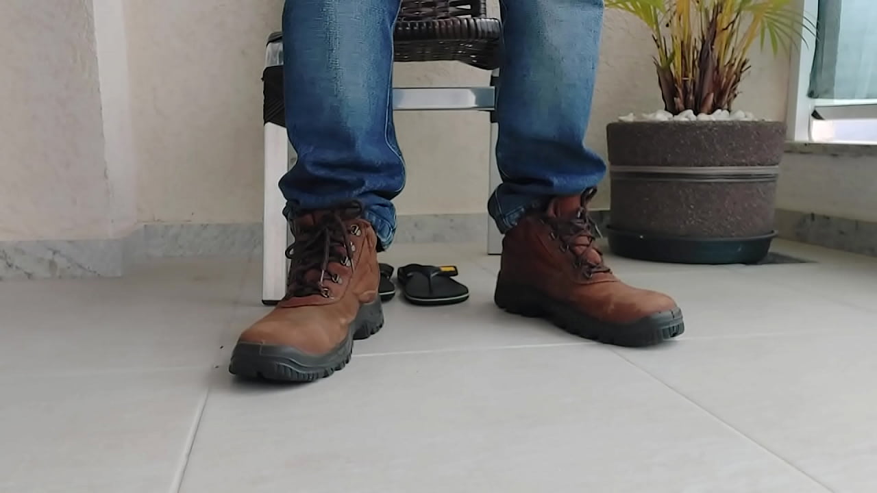 COLOCANDO MINHA BOTA DE TRABALHO - BRCL01