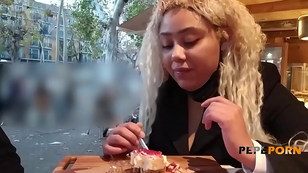 Great amateur babe seduces a random stranger for an ANAL FUCK