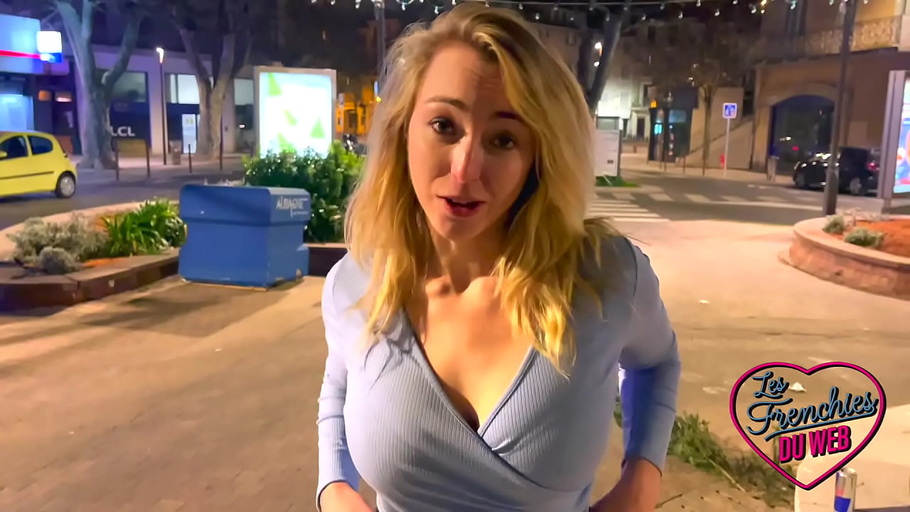 Je veux me faire l&eacute;cher la chatte par la perverse Tiny