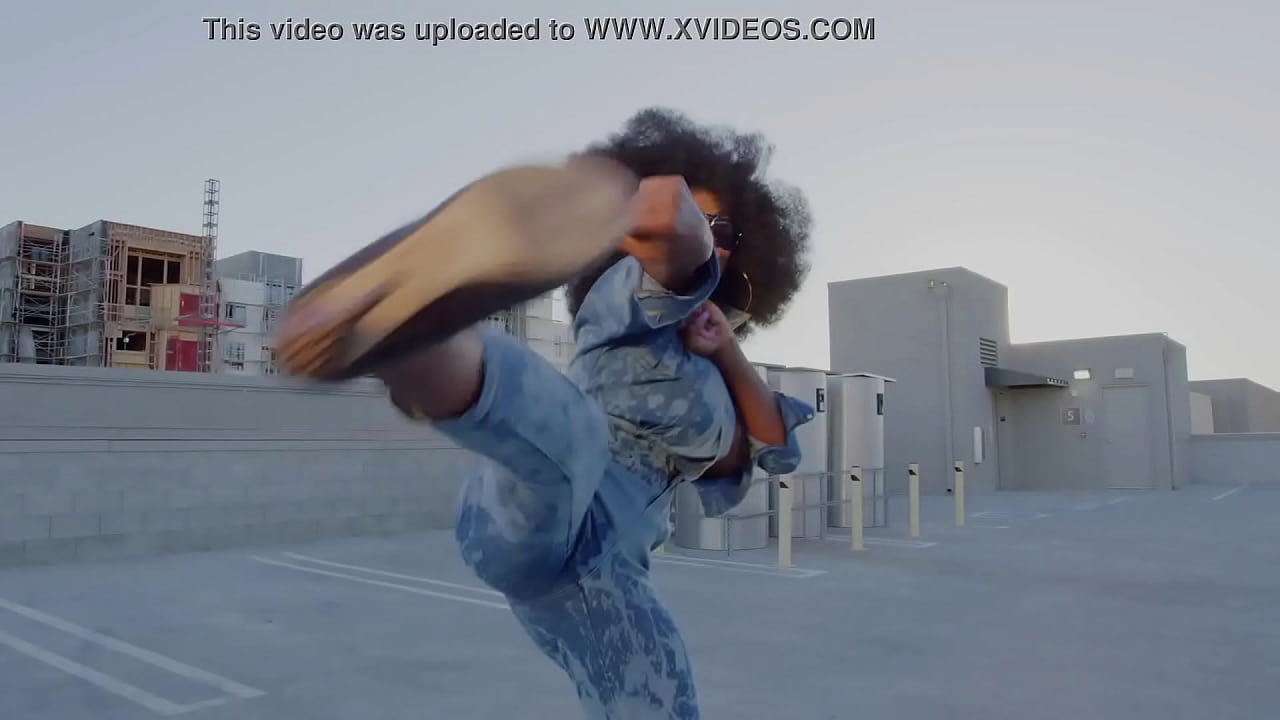 BIG AFRICA TITS VS HUGE DICK