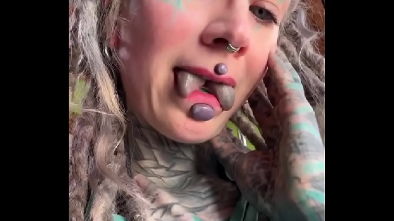 What can I do best with my tongue ?Wrong asnwers only in the commentzZ ...--------#tonguesplit #tongue #bodymodi...