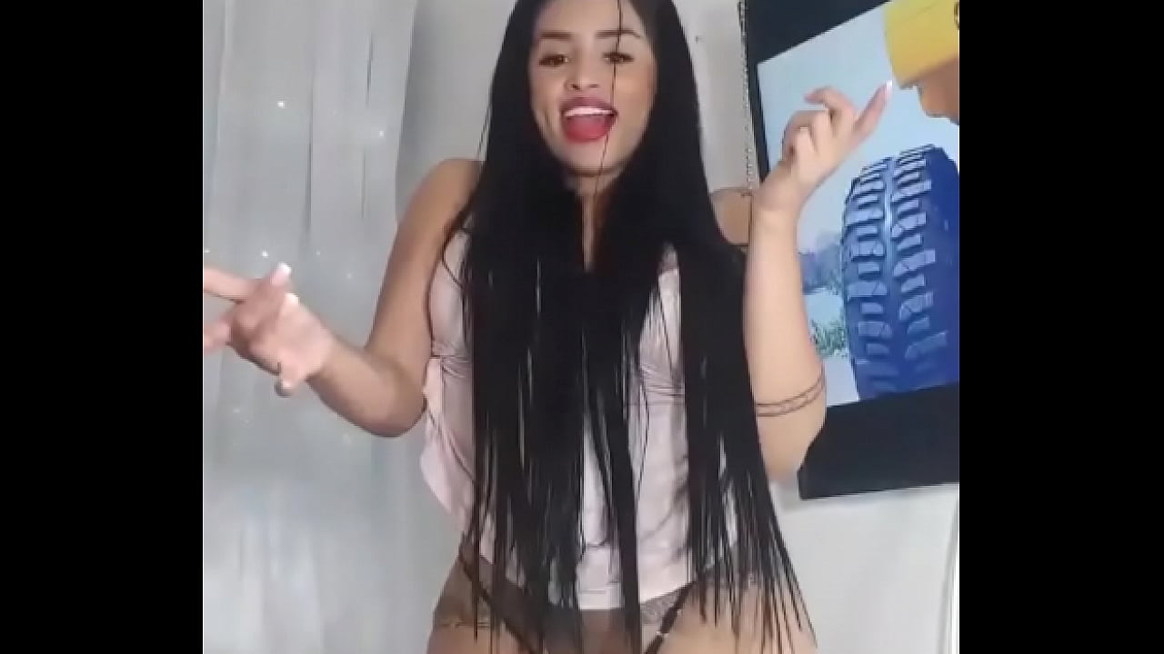 Sexy latina, anyone knows her name?
