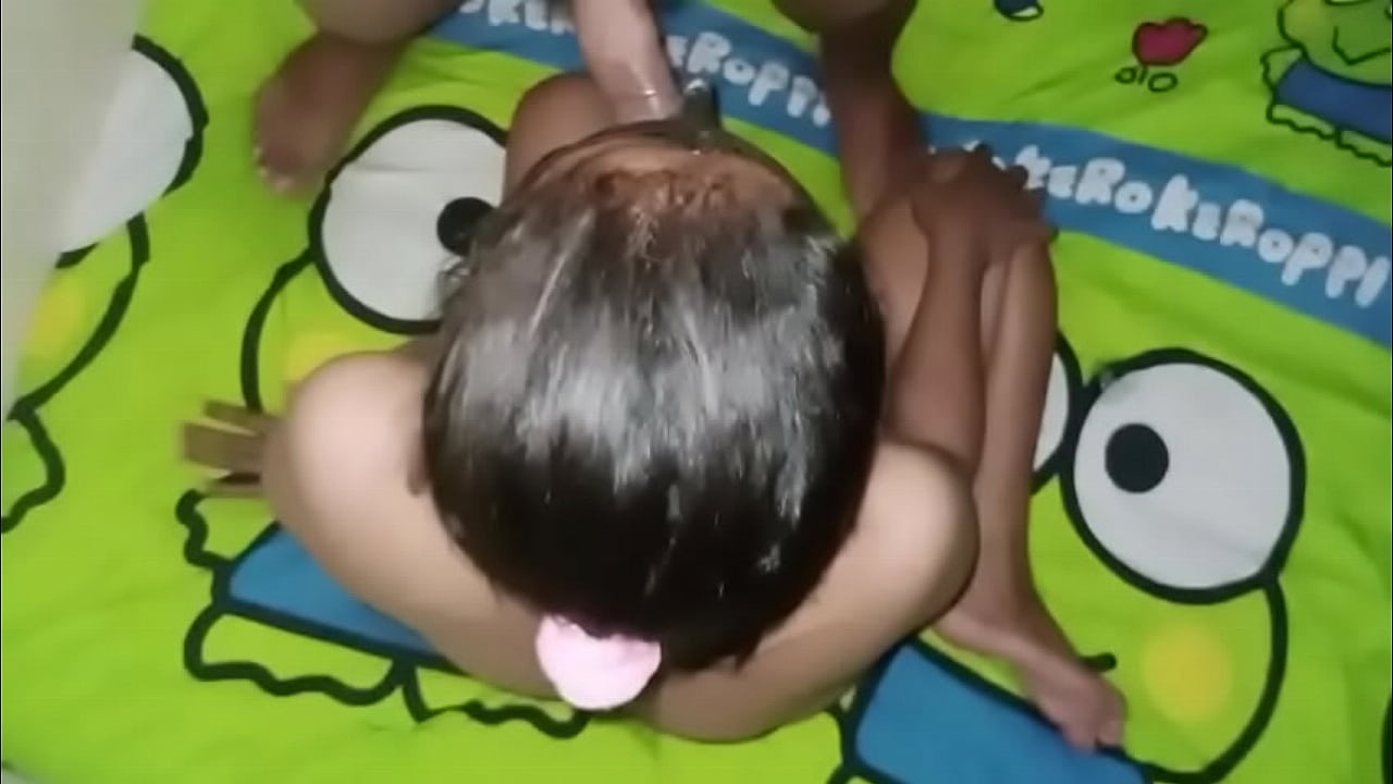 Kontol ku di isap di emut ibu mertua saat istriku lagi keluar