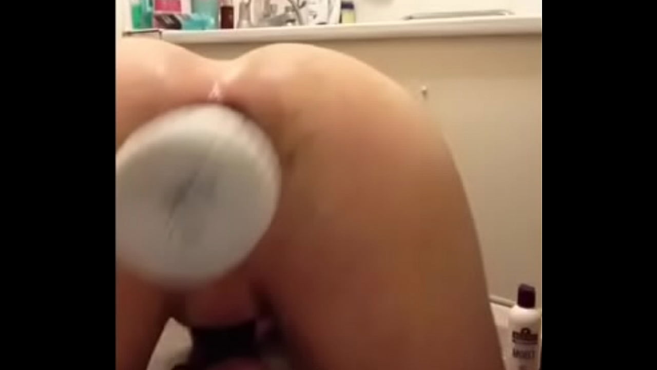 brincando com o cu de pau amarrado