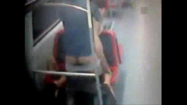 casal fazendo sexo dentro de um trem.FLV