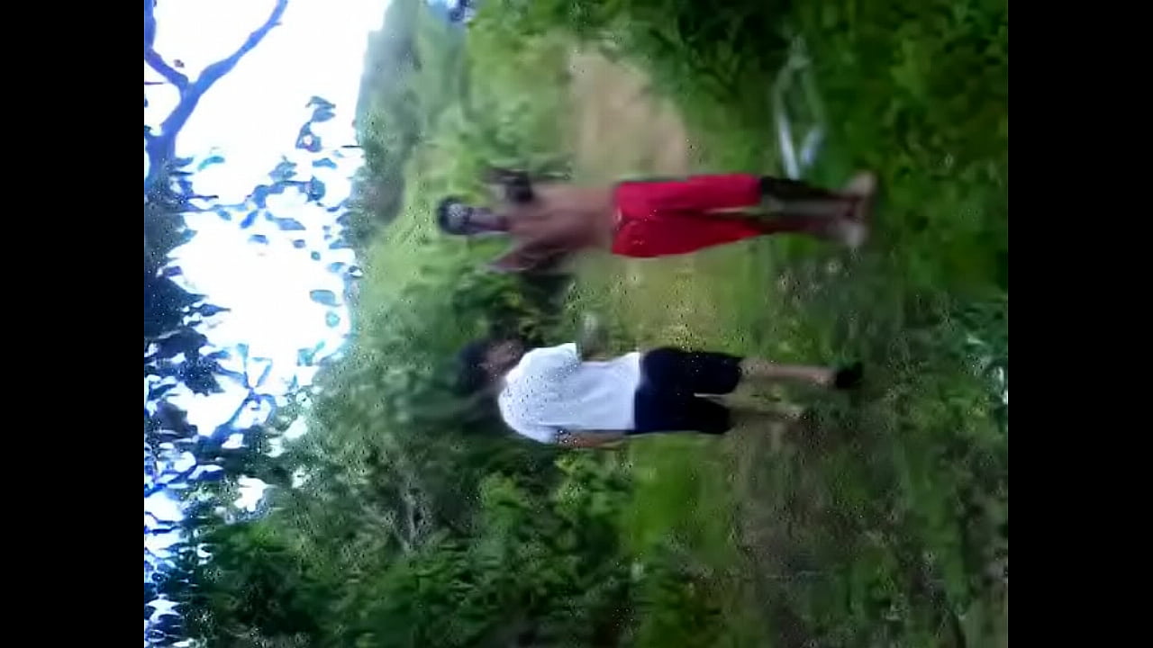 Raissa dando no mato