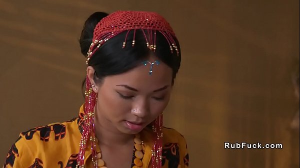 Toned client fucks bare feet Thai masseuse