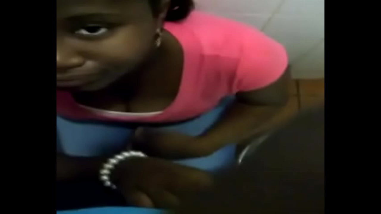 Elle me suce en boite