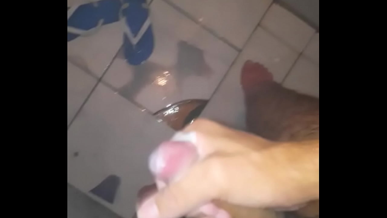 gozando gostoso na ducha para relaxar