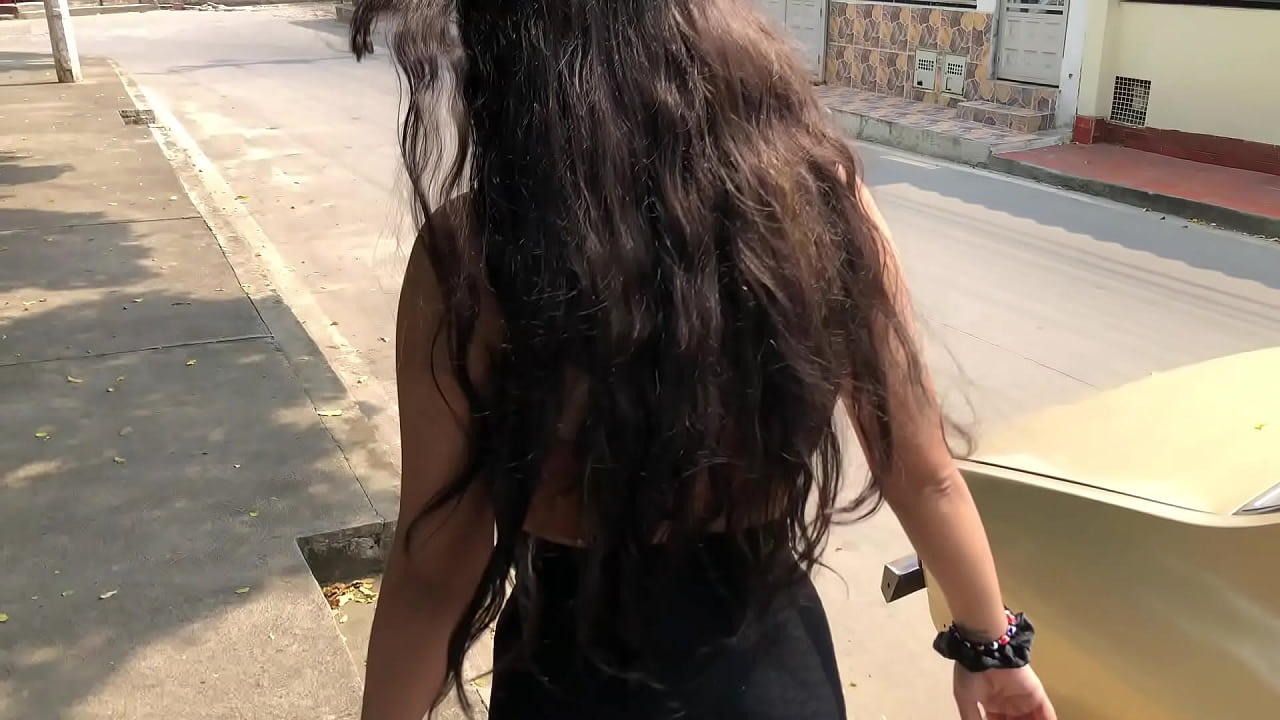 ENCUENTRO A MI VECINA PERDIDA EN MI BARRIO Y ME LA FOLLO - PORNO EN ESPA&Ntilde;OL